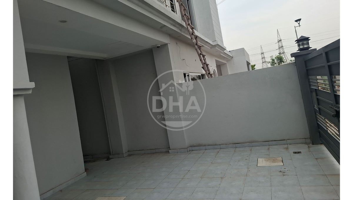 10 Marla Villa For Sale In DHA Gujranwala - Prime Location