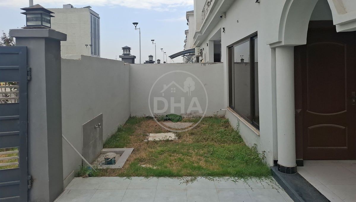 10 Marla Villa For Sale In DHA Gujranwala - Prime Location